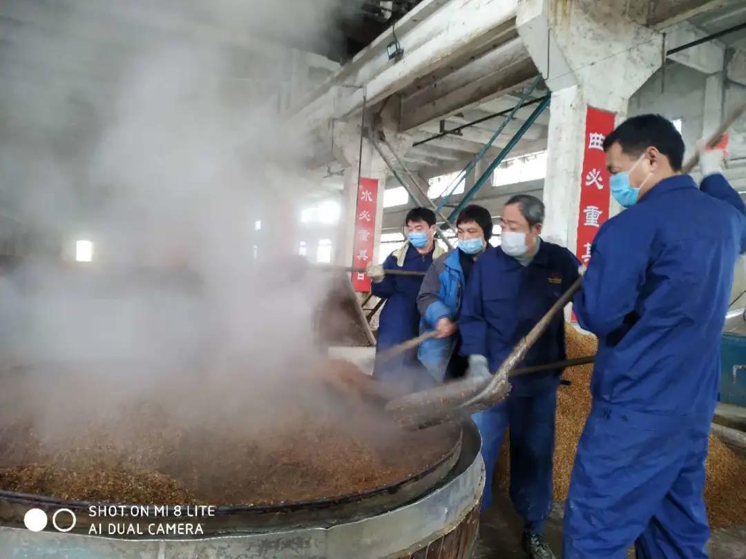 <b>嚴抓疫情防控，堅守手工釀造，心心酒業(yè)有序復工復產</b>
